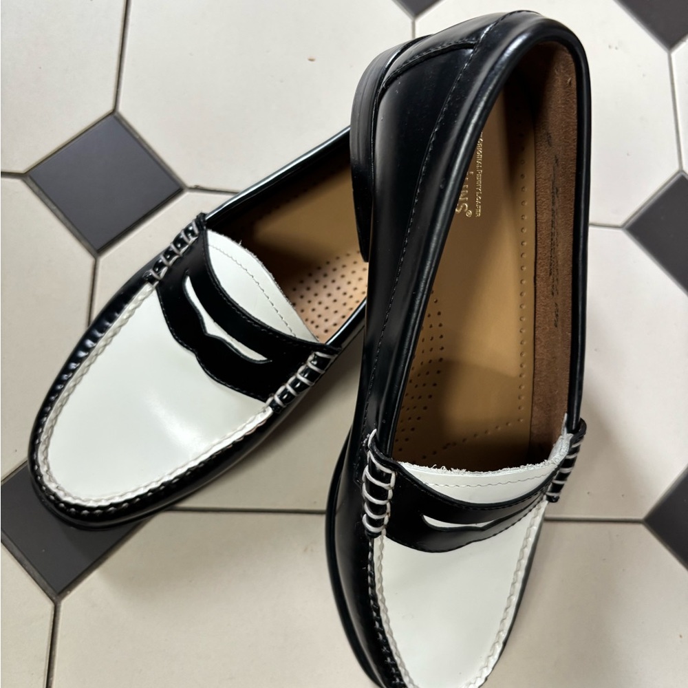 G.H. Bass & Co. Black and White Women's Loafers - Picture 2 of 3